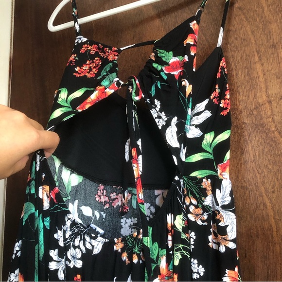 Floral Print Mini Dress w/ Strap Detail on Back - Picture 5 of 5